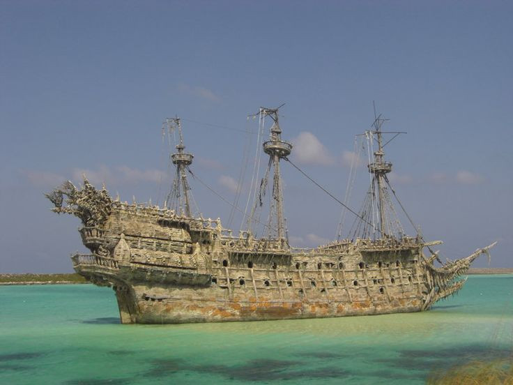  4. Người Hà Lan bay thường được nhìn thấy ở vùng Mũi Hảo Vọng. Nhiều câu chuyện kể rằng con tàu ma này thường xuất hiện ở vùng biển xung quanh Mũi Hảo Vọng, Nam Phi – nơi nổi tiếng với thời tiết khắc nghiệt và những con sóng dữ dội. Ảnh: Pinterest.