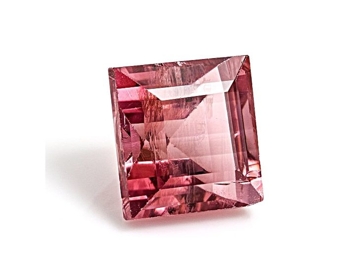  4. Có độ cứng cao, phù hợp làm trang sức. Với độ cứng từ 7 đến 7.5 trên thang Mohs, Tourmaline đủ bền để làm nhẫn, vòng tay, dây chuyền mà không bị trầy xước dễ dàng như nhiều loại đá quý khác. Ảnh: Pinterest.