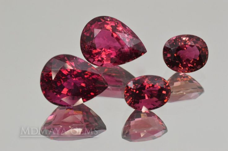  7. Được sử dụng trong phong thủy và chữa lành. Theo quan niệm phong thủy, Tourmaline có thể giúp cân bằng năng lượng, bảo vệ chủ nhân khỏi tiêu cực và tăng cường sự sáng tạo, nhất là Tourmaline đen được cho là có khả năng hấp thụ bức xạ điện từ. Ảnh: Pinterest.