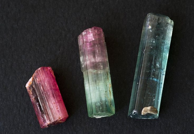  6. Loại đá được giới hoàng gia yêu thích. Tourmaline từng được hoàng gia Nga và Trung Quốc yêu thích, đặc biệt là loại Tourmaline hồng đậm được Hoàng hậu Từ Hy của Trung Quốc sưu tầm. Ảnh: Pinterest.
