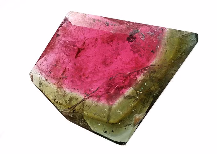  5. Tourmaline dưa hấu là loại đặc biệt hiếm. Tourmaline dưa hấu có sự pha trộn giữa ba màu: xanh lá bên ngoài, trắng ở giữa và hồng bên trong, giống như một lát dưa hấu, khiến nó trở thành một trong những biến thể quý hiếm và được săn đón nhất. Ảnh: Pinterest.