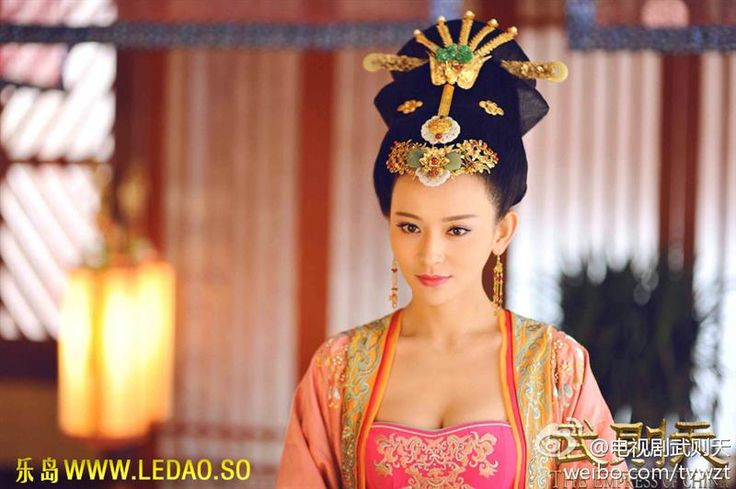  4. Thay đổi triều đại, lập nhà Chu. Năm 690, Võ Tắc Thiên chính thức phế bỏ nhà Đường, lập ra triều đại của riêng mình – nhà Võ Chu, trở thành nữ hoàng đế đầu tiên và duy nhất trong lịch sử Trung Quốc. Ảnh: Pinterest.