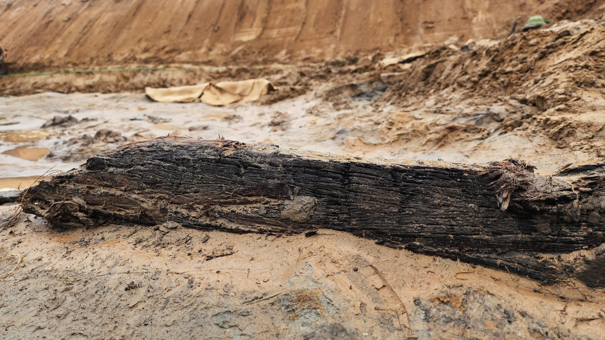  6. Là minh chứng về kỹ thuật đóng thuyền cổ xưa. Việc chế tác những chiếc thuyền này phản ánh trình độ kỹ thuật cao của người Việt thời xưa. Ảnh: Phùng Đô / Báo Giao Thông.