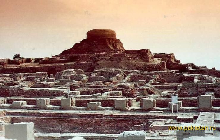  7. Mohenjo-Daro đang đối mặt với nguy cơ hủy hoại. Do ảnh hưởng của thời tiết, sự xói mòn và tác động của con người, Mohenjo-Daro đang dần xuống cấp. UNESCO đã xếp di tích này vào danh sách di sản thế giới cần bảo tồn khẩn cấp. Ảnh: Pinterest.