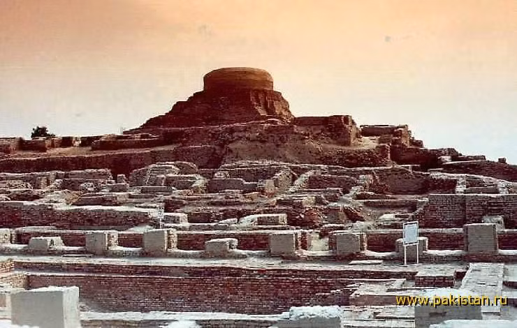  7. Mohenjo-Daro đang đối mặt với nguy cơ hủy hoại. Do ảnh hưởng của thời tiết, sự xói mòn và tác động của con người, Mohenjo-Daro đang dần xuống cấp. UNESCO đã xếp di tích này vào danh sách di sản thế giới cần bảo tồn khẩn cấp. Ảnh: Pinterest.