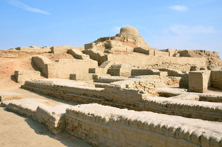  6. Thành phố được phát hiện vào năm 1922. Nhà khảo cổ học R.D. Banerji là người đầu tiên phát hiện ra tàn tích của Mohenjo-Daro vào năm 1922, mở ra cánh cửa nghiên cứu về nền văn minh cổ đại này. Ảnh: Pinterest.