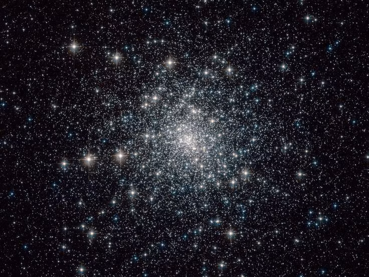  4. Thiên hà này đã mất phần lớn khí hydro của mình. Khi di chuyển qua môi trường liên thiên hà dày đặc trong Cụm Xử Nữ, NGC 4569 đã bị mất một lượng lớn khí hydro, làm giảm khả năng hình thành sao mới. Ảnh: Pinterest.