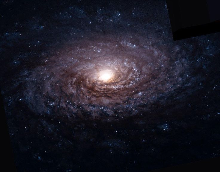  7. Nó có thể chứa một lỗ đen siêu khối lượng. Như nhiều thiên hà xoắn ốc khác, NGC 4569 có khả năng chứa một lỗ đen siêu khối lượng tại trung tâm, nhưng các nhà khoa học vẫn đang nghiên cứu để xác định khối lượng chính xác của nó. Ảnh: Pinterest.