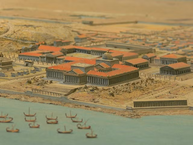  5. Một số nhà khảo cổ tin rằng nó đã bị chôn vùi. Nhiều giả thuyết cho rằng lăng mộ của Alexander có thể nằm sâu dưới lòng đất, bị chôn vùi bởi động đất và nước biển dâng cao qua hàng thế kỷ. Ảnh: Pinterest.