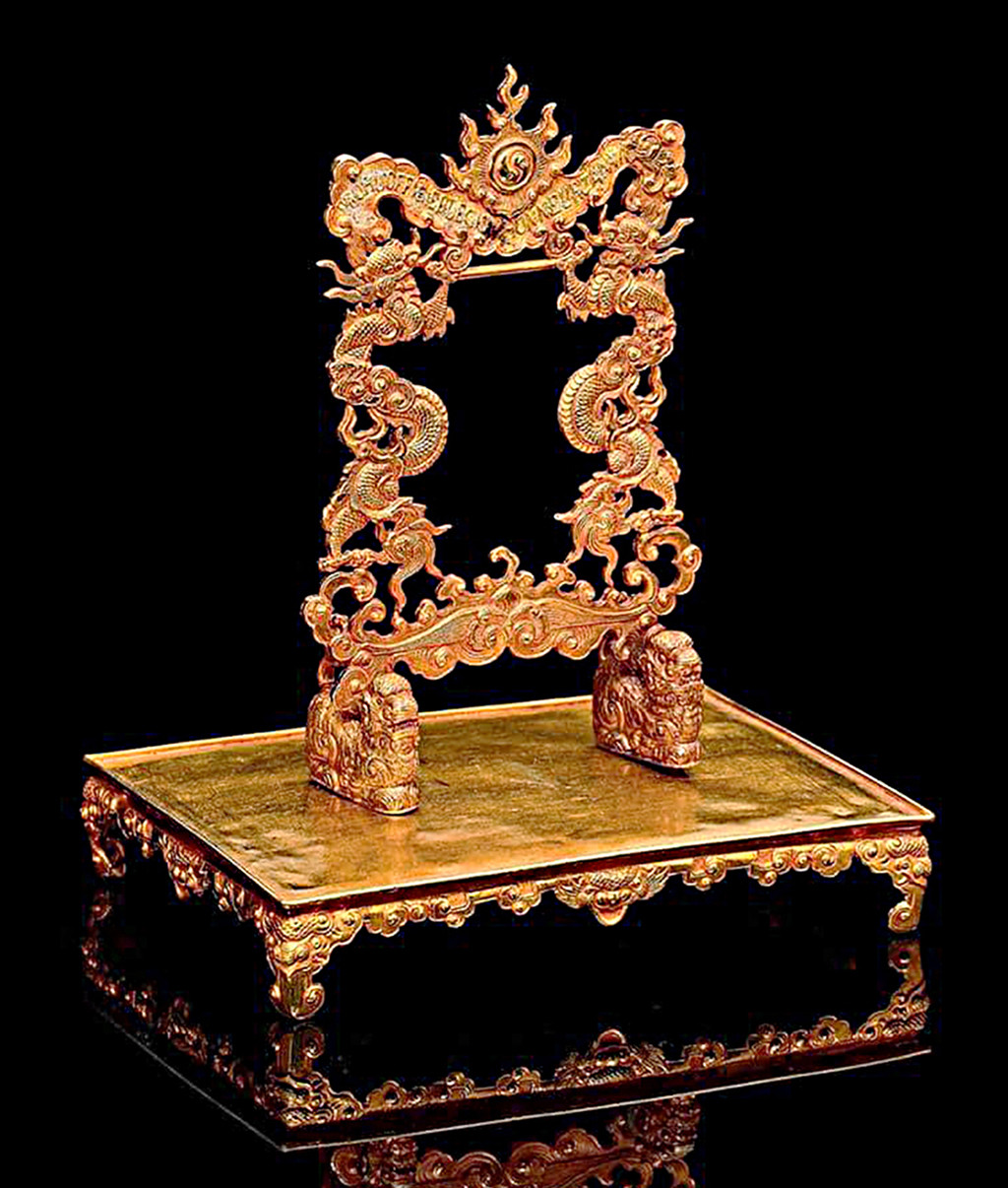 Loat co vat dinh cao trieu Nguyen tung duoc dau gia tren the gioi-Hinh-2