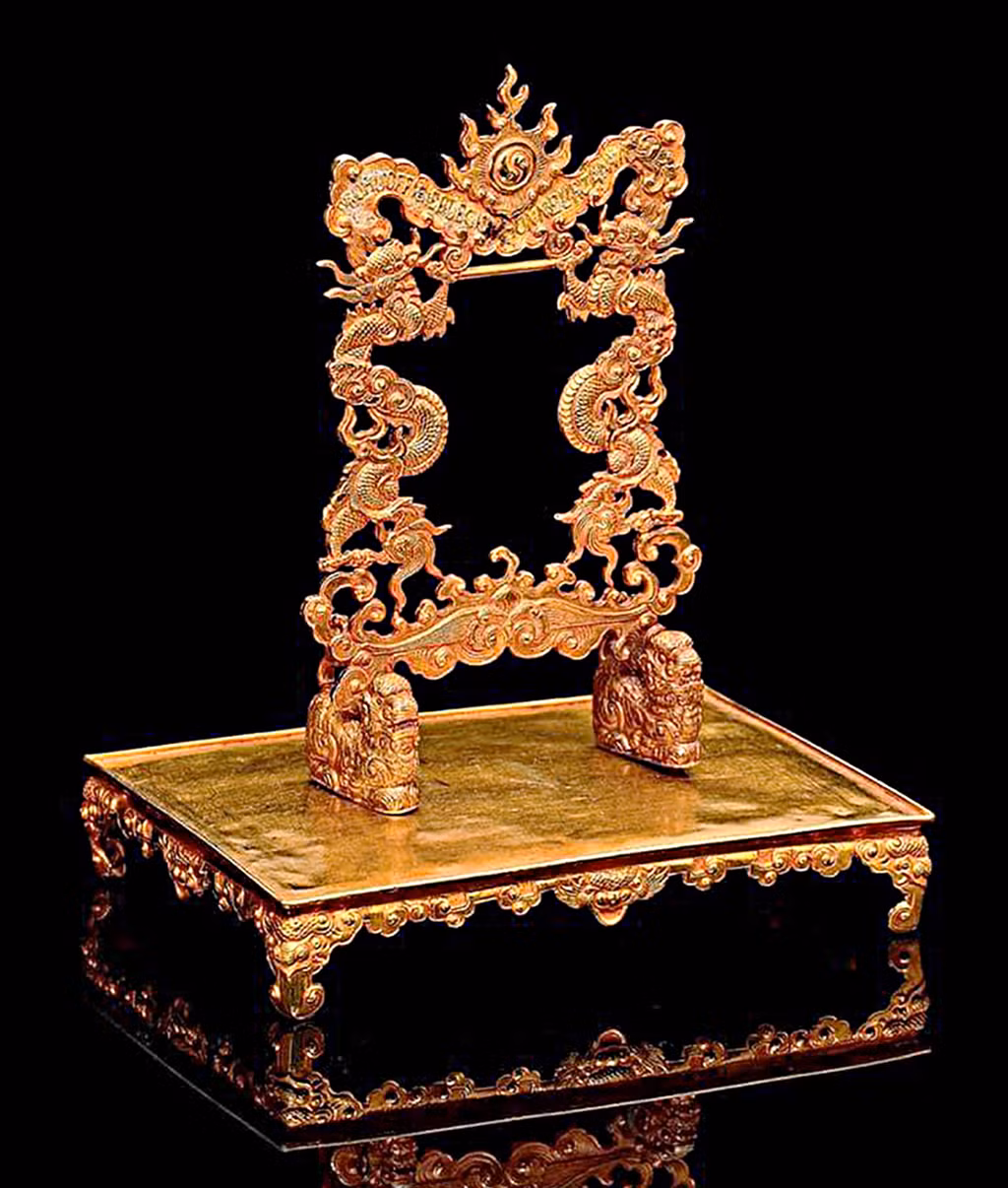 Loat co vat dinh cao trieu Nguyen tung duoc dau gia tren the gioi-Hinh-2