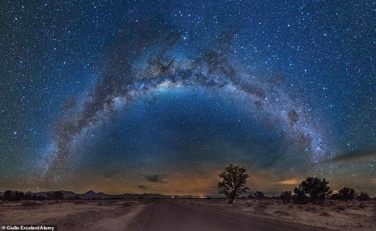  5. Có thể đóng vai trò cung cấp khí cho Dải Ngân Hà. Các nhà khoa học cho rằng dòng Magellan có thể là một nguồn cung cấp khí mới giúp hình thành sao trong Dải Ngân Hà trong tương lai. Ảnh: Pinterest.