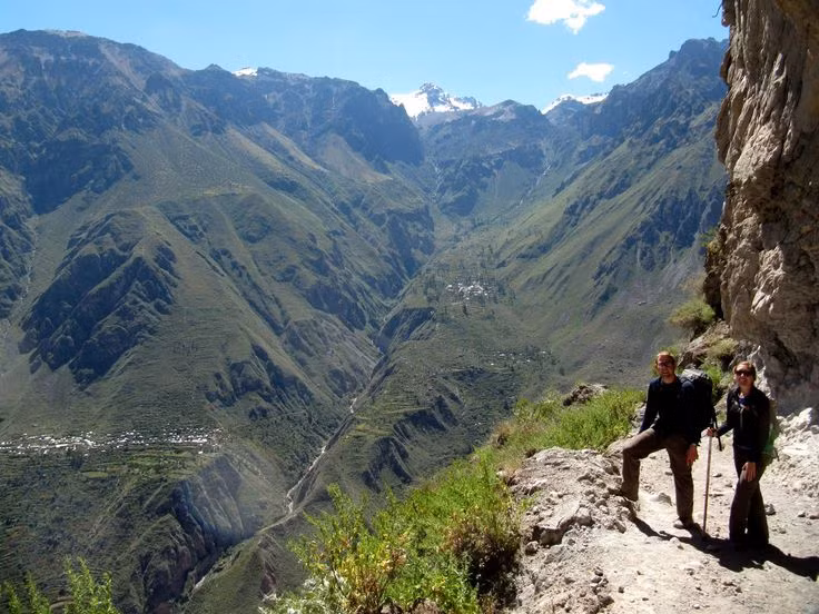  8. Colca Canyon là một trong những điểm trekking nổi tiếng nhất ở Nam Mỹ. Với cảnh quan ngoạn mục, địa hình đa dạng và những bản làng truyền thống, Colca Canyon thu hút những người yêu thích trekking từ khắp nơi trên thế giới. Ảnh: Pinterest.