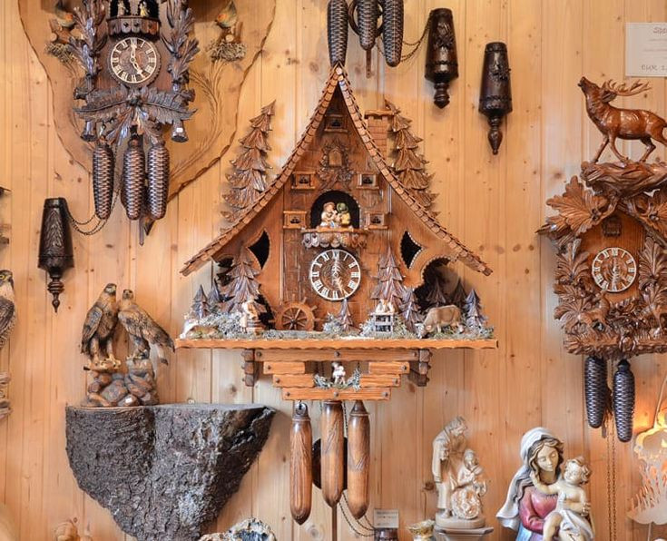  6. Nơi khởi nguồn của đồng hồ chim cúc cu. Vùng Rừng Đen nổi tiếng là quê hương của những chiếc đồng hồ cúc cu truyền thống, một sản phẩm thủ công mang tính biểu tượng của nước Đức. Ảnh: Pinterest.