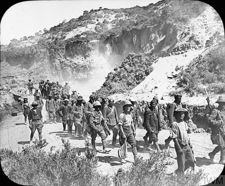  4. Một số người tin rằng họ đã bị bắt giữ. Mãi đến năm 1918, sau khi chiến tranh kết thúc, có thông tin cho rằng các binh sĩ mất tích có thể đã bị quân Ottoman bắt giữ và hành quyết. Tuy nhiên, không có bằng chứng rõ ràng nào xác nhận điều này. Ảnh: Pinterest.