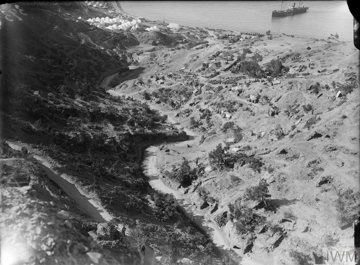  5. Sự kiện này trở thành huyền thoại. Sự mất tích bí ẩn của Lữ đoàn Norfolk đã trở thành một trong những câu chuyện ma quái nổi tiếng nhất liên quan đến Thế chiến I. Một số giả thuyết còn cho rằng họ đã bị cuốn vào một chiều không gian khác hoặc bị người ngoài hành tinh bắt cóc. Ảnh: Pinterest.