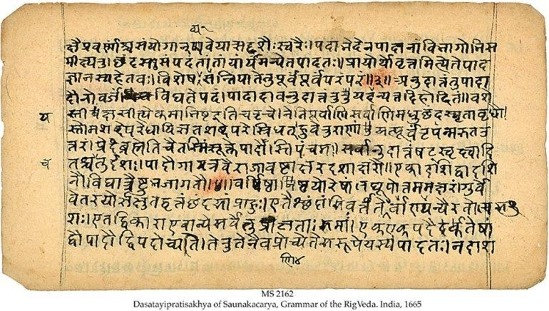  2. Được truyền miệng qua nhiều thế hệ. Trước khi được viết, Rig Veda đã được lưu truyền qua các thế hệ bằng phương pháp truyền miệng, thông qua trí nhớ và ngữ điệu phức tạp của các thầy tu Vedic. Ảnh: Pinterest.