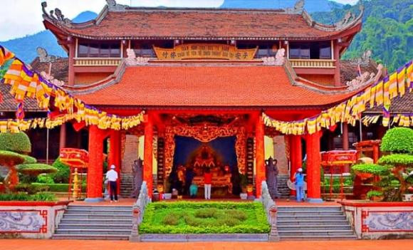 Diem ten 5 ngoi chua dep, linh thieng gan Ha Noi-Hinh-3