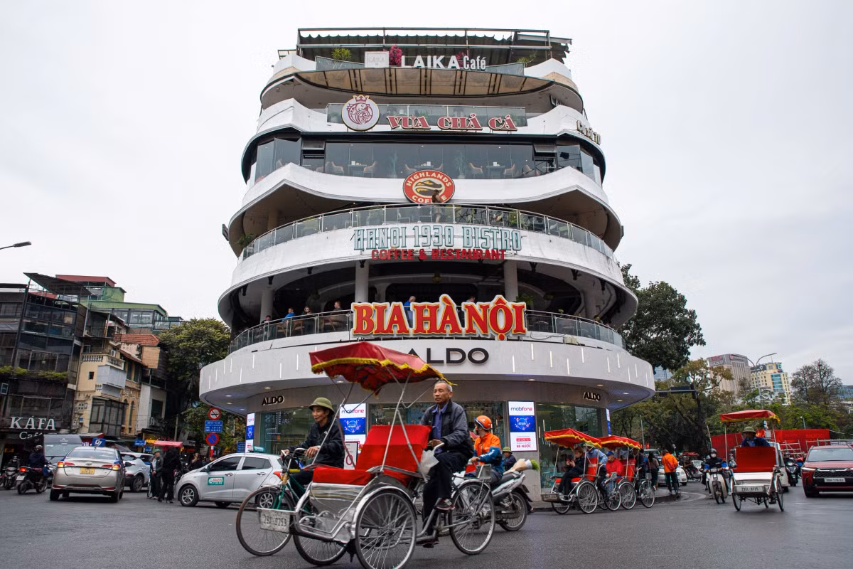  5. Đã trải qua nhiều lần cải tạo. Theo thời gian, tòa nhà “Hàm cá mập” đã nhiều lần được sửa chữa và cải tạo để phù hợp với xu hướng kiến trúc và yêu cầu an toàn xây dựng hiện đại. Ảnh: Znews.