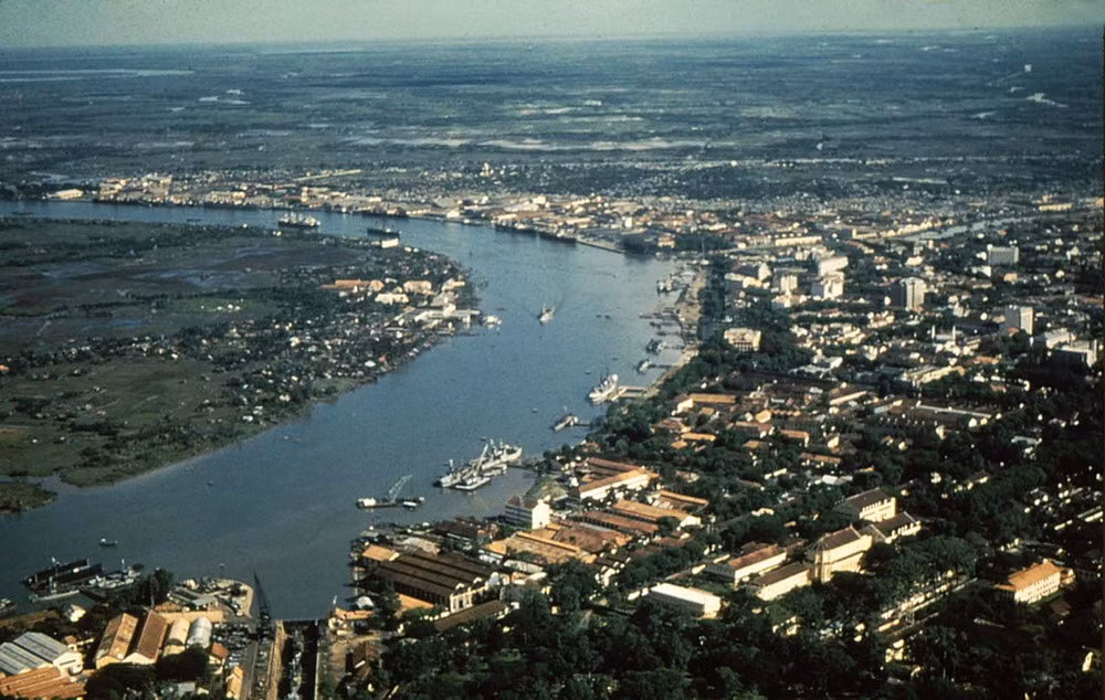 Khu vực quận 1 nhìn từ máy bay. Ảnh: Public Domain.
