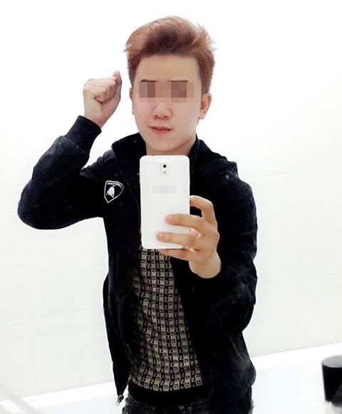 Những bức ảnh "tự sướng" kiểu này tràn ngập trên trang cá nhân của H.P.