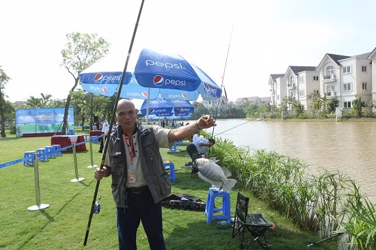 Không chỉ chăm lo đời sống tinh thần cho các cư dân trẻ, ngay từ buổi sáng Lễ hội đã diễn ra với hàng loạt các hoạt động dành riêng cho các độ tuổi khác nhau như Hội thi dưỡng sinh hay Thi câu cá.