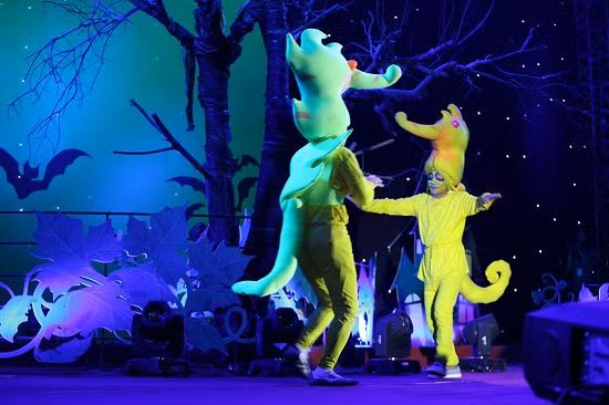 Lễ hội “Ma” năm nay tại Vinhomes Riverside càng trở nên sôi động hơn với hàng loạt tiết mục văn nghệ “cây nhà lá vườn”, nhận được sự ủng hộ nhiệt tình của khán giả…