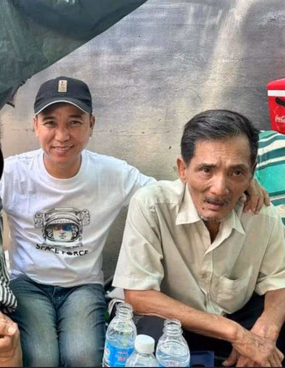 Con trai Thuong Tin chia se ve viec khong o cung cha-Hinh-3