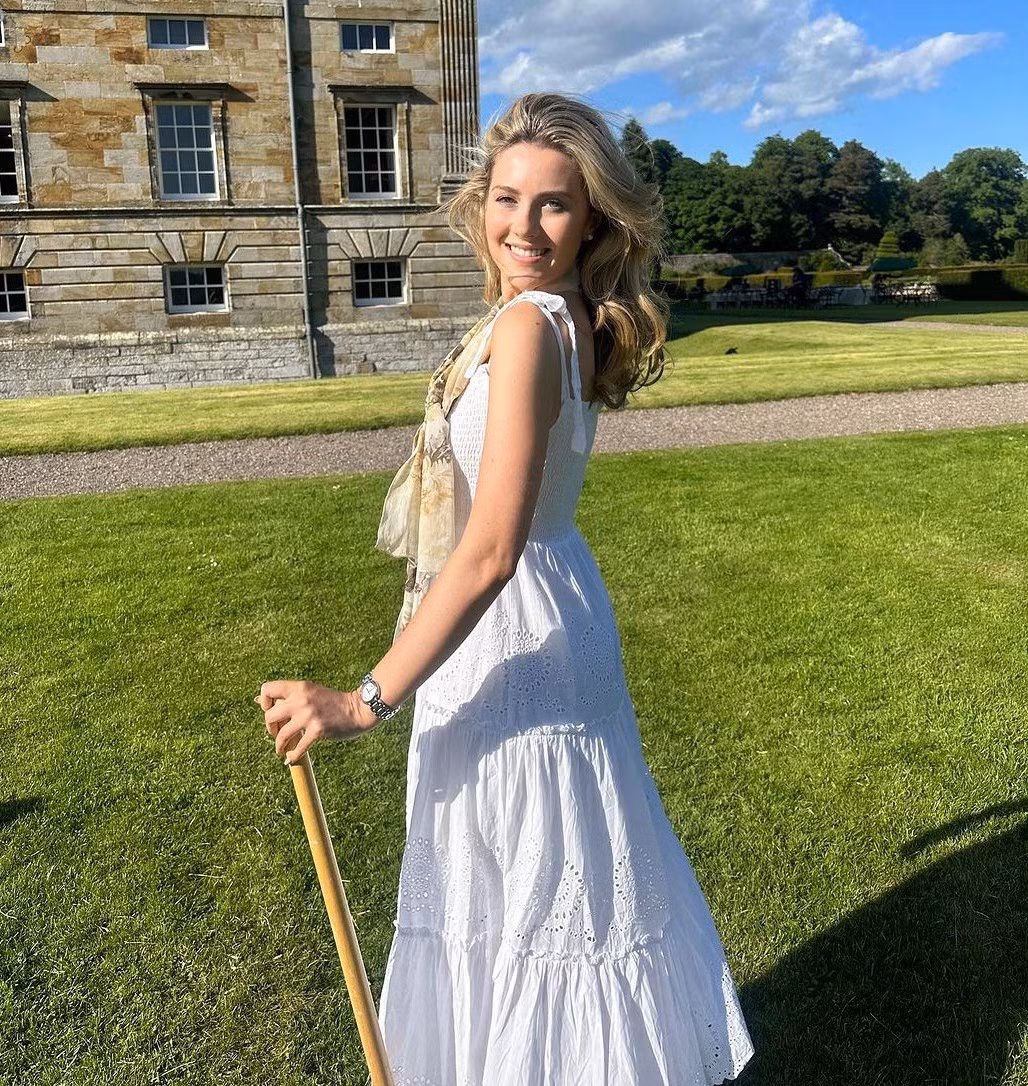 Đại diện Ireland - Hannah-Kathleen Hawkshaw là vận động viên, ca sĩ, diễn giả và doanh nhân. Người đẹp Ireland có mái tóc vàng ấn tượng cùng đôi mắt hút hồn.