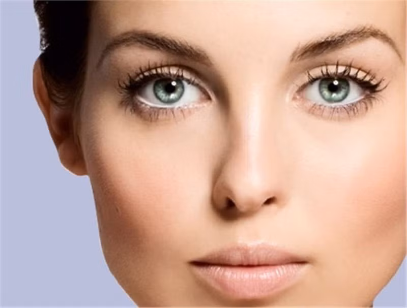  Sống mũi lệch, lộ xương: Trong nhân tướng học một người đàn bà có tướng mũi mà bị gồ vẹo hoặc tướng mũi lộ xương thường là người có đường công danh gặp nhiều sóng gió.