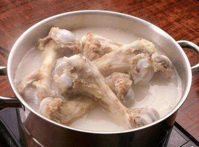 Ham xuong kieng nhat cho 2 thu nay vao, canh nong mui khong ngon