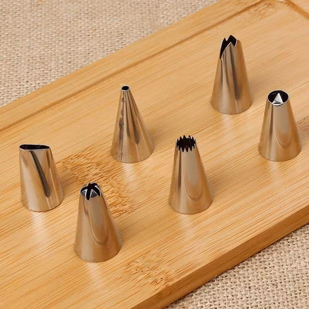 Thanh nien suyt mat ngon tay chi vi nghich ngom khi lam banh