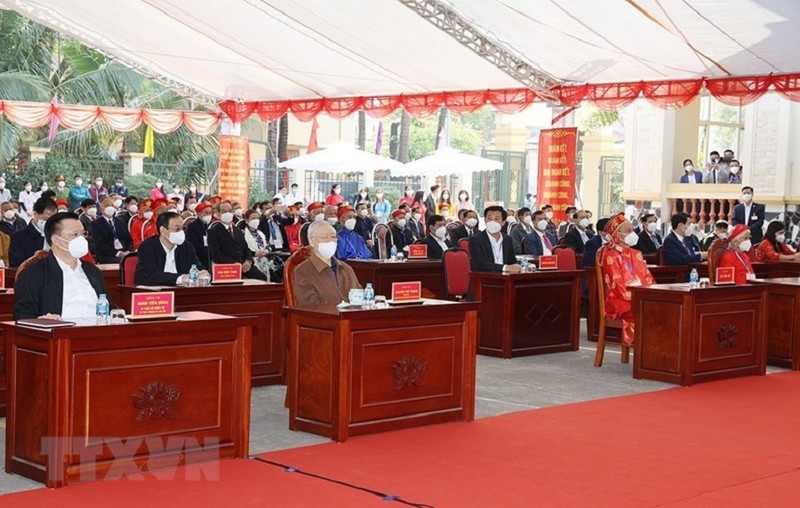 ổng Bí thư Nguyễn Phú Trọng và các đại biểu đến dự Ngày hội Đại đoàn kết toàn dân tộc tại thôn 5, xã Yên Sở, huyện Hoài Đức, TP Hà Nội.