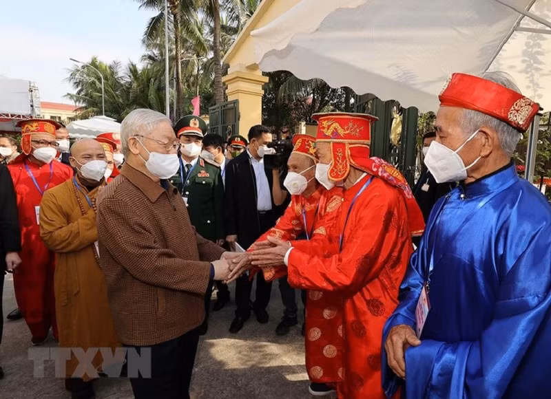 Tổng Bí thư Nguyễn Phú Trọng với nhân dân thôn 5, xã Yên Sở, huyện Hoài Đức.