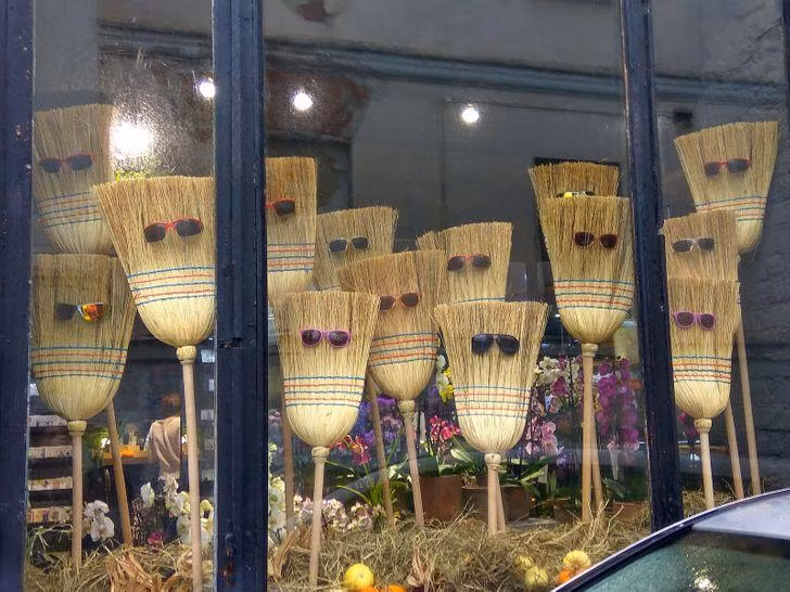 Sáng ngủ dậy mắt nhắm mắt mở thấy cảnh này cũng hết hồn đấy.