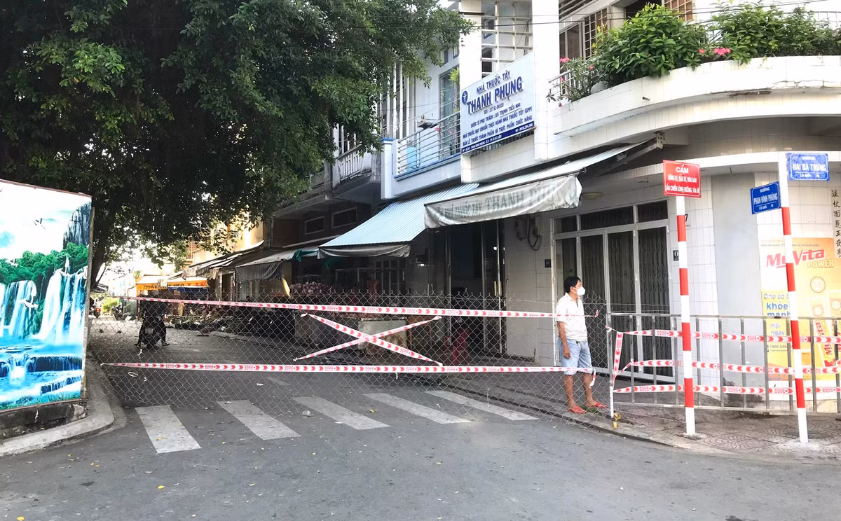 Nhieu noi o mien Tay nang cap do dich vi F0 cong dong tang-Hinh-2