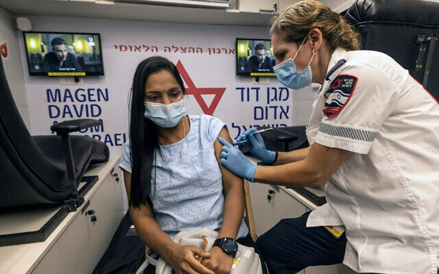 Hieu luc cua vaccine COVID-19 mui thu 3 keo dai 9-10 thang