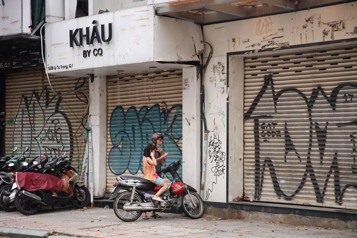 Ba mặt bằng kinh doanh thời trang trên đường Lý Tự Trọng cùng đóng cửa.