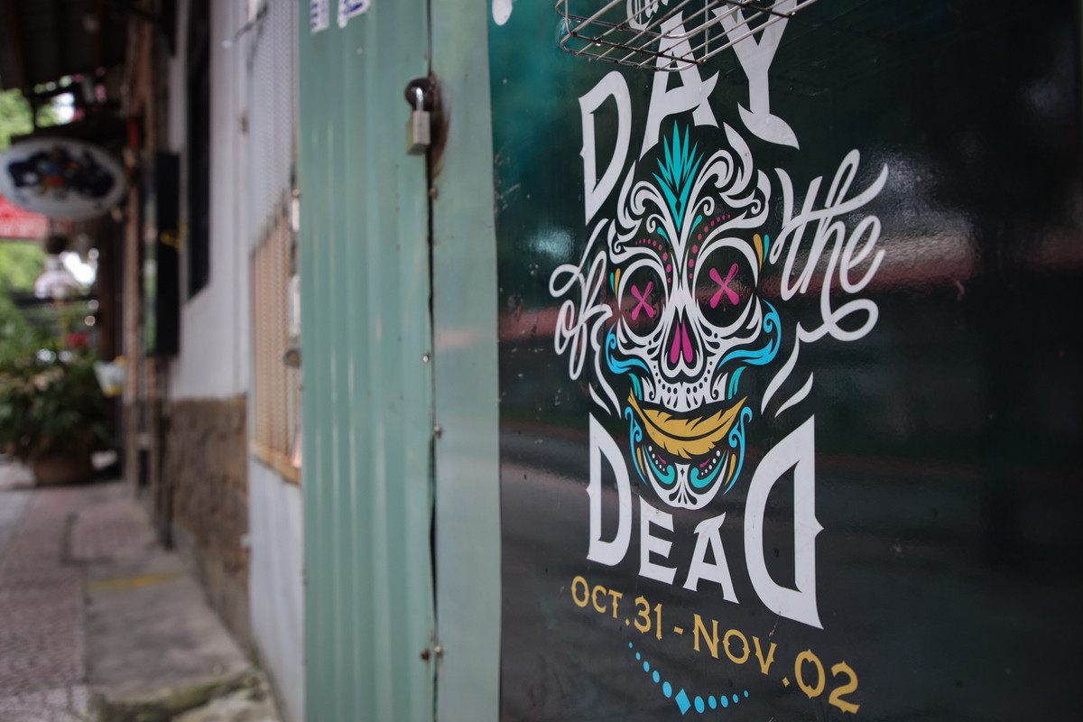 Quán bar tại các tuyến phố trung tâm vẫn chưa được phép kinh doanh.