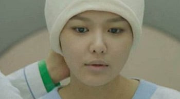 4 biểu hiện trên mặt chứng tỏ nữ giới bị viêm nhiễm phụ khoa - Hình 4 4 bieu hien tren mat chung to nu gioi bi viem nhiem phu khoa-Hinh-4