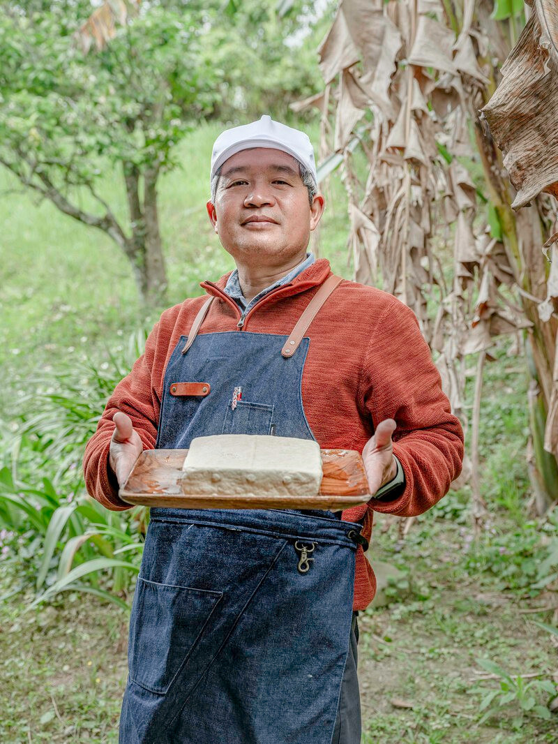 Kết quả là một thanh đậu có vị ngon khác biệt với loại đậu mềm thông dụng ở Đài Loan. Đậu chắc nhờ có calcium sulfate hoặc gypsum trong nước bùn núi lửa.