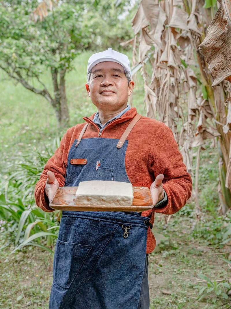 Kết quả là một thanh đậu có vị ngon khác biệt với loại đậu mềm thông dụng ở Đài Loan. Đậu chắc nhờ có calcium sulfate hoặc gypsum trong nước bùn núi lửa.