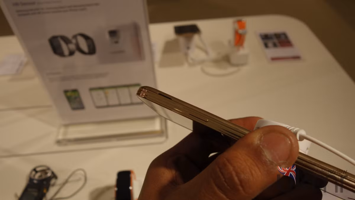 Samsung Galaxy S5 bản màu vàng đặc biệt được cho phép đặt trước từ ngày 28/3 tới (ngày bán ra chính thức sẽ là 11/4).