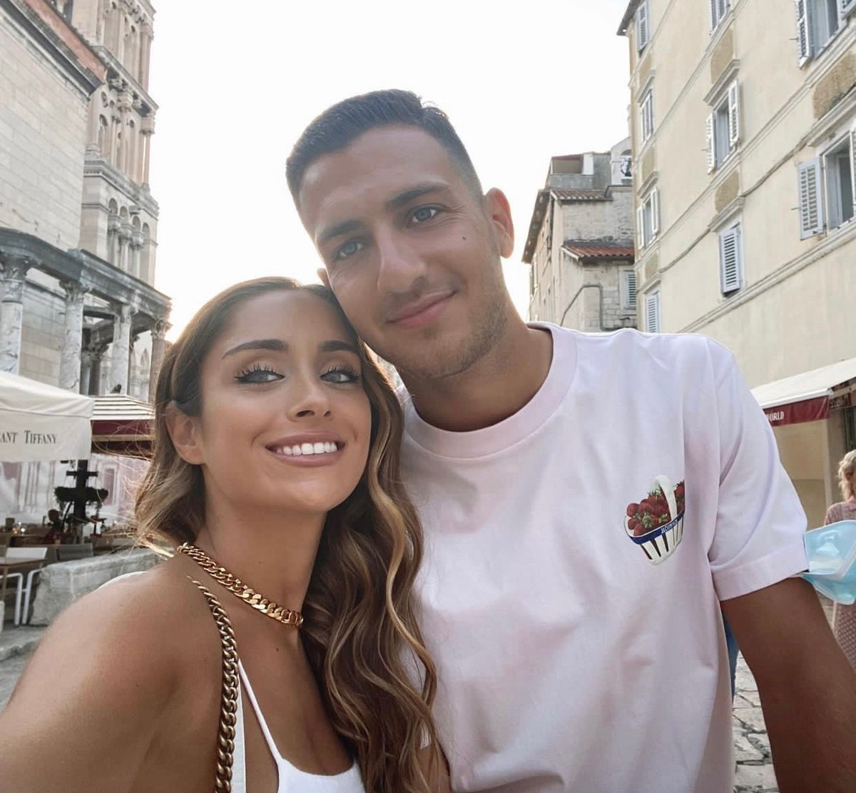 Bong hong quyen ru hon Diogo Dalot 4 tuoi-Hinh-2