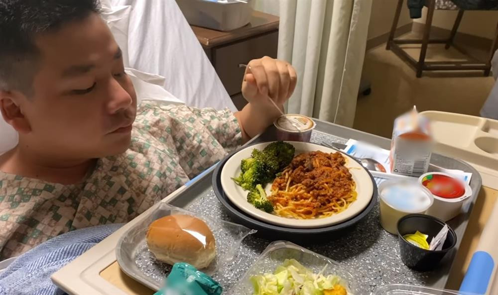 Khoa Pug rot nuoc mat, khong the tu di sau phau thuat keo chan-Hinh-11