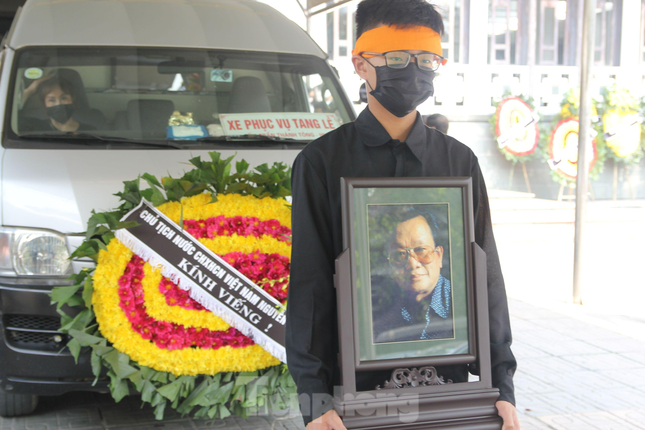 Gia dinh, dong nghiep tien dua nhac si Hong Dang ve dat me-Hinh-16