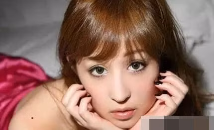 12. Nốt ruồi trên vai: Gánh vác. Những người có nốt ruồi trên vai thường hay nắm giữ những công việc quan trọng, trách nhiệm nặng nề nên cuộc sống khó dễ dàng.