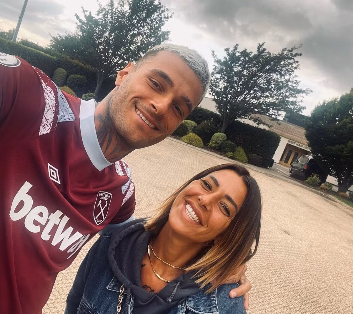 Chi gai nong bong cua Gianluca Scamacca-Hinh-2