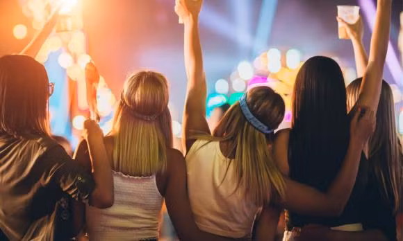 Top 4 chom sao phu nu sinh ra de lam ban than-Hinh-2