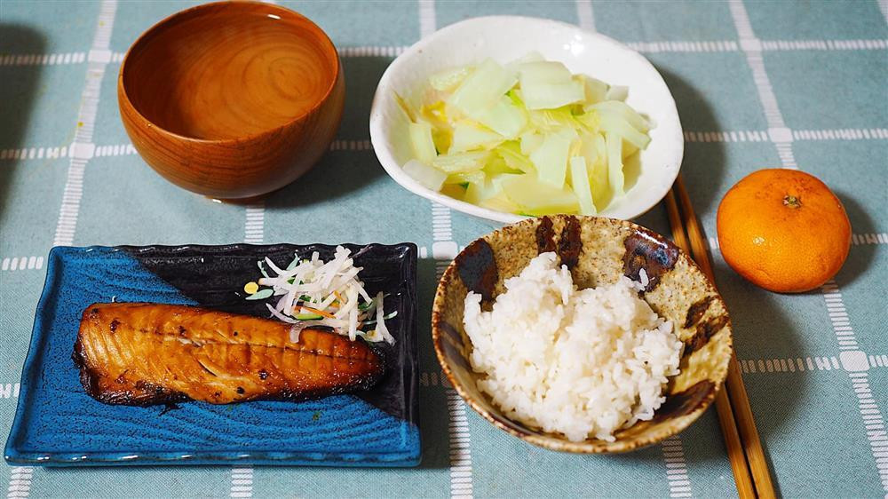 'Con gai nha nguoi ta', moi 8 tuoi da nau hang chuc mon-Hinh-11